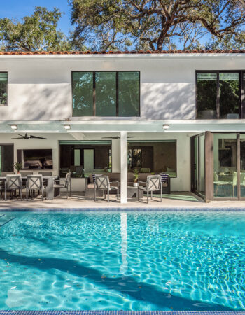 Villa Arielle – Modern 1 acre villa w/ pool and game room